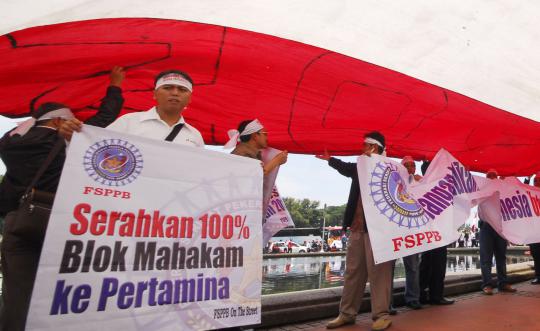 Puluhan pekerja Pertamina demo di Gedung EDSM