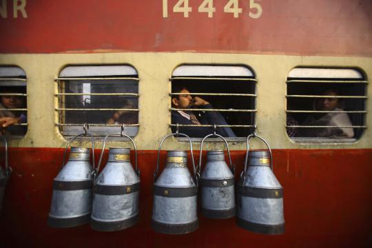 Menengok penumpang kereta api di India