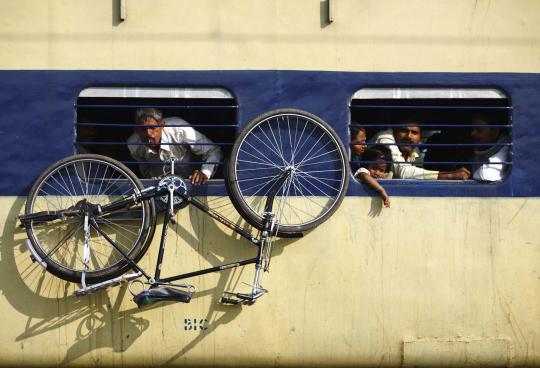 Menengok penumpang kereta api di India