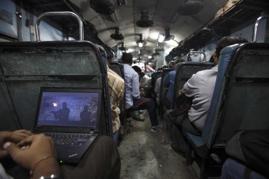 Menengok penumpang kereta api di India