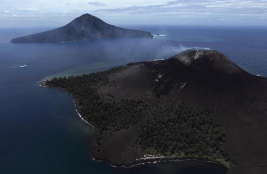 Pesona keindahan gunung berapi Anak Krakatau