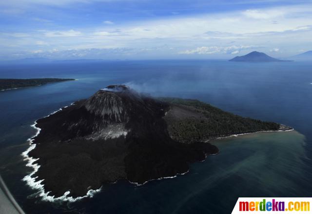 Foto : Pesona keindahan gunung berapi Anak Krakatau 