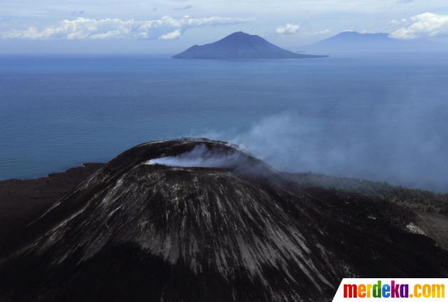 Foto Pesona keindahan gunung  berapi Anak  Krakatau 