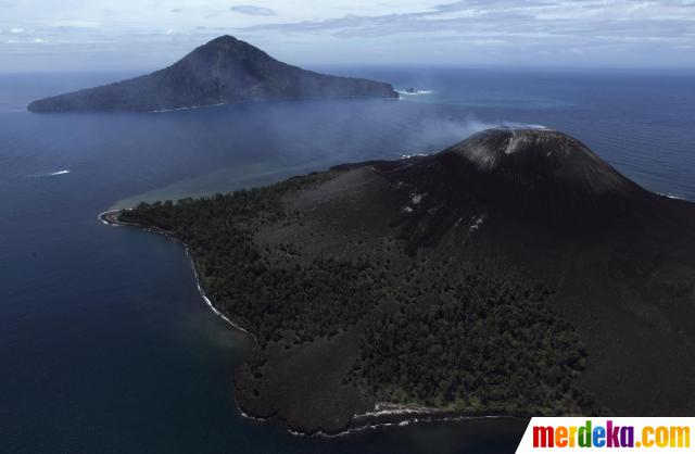 Foto Pesona keindahan gunung  berapi Anak  Krakatau 