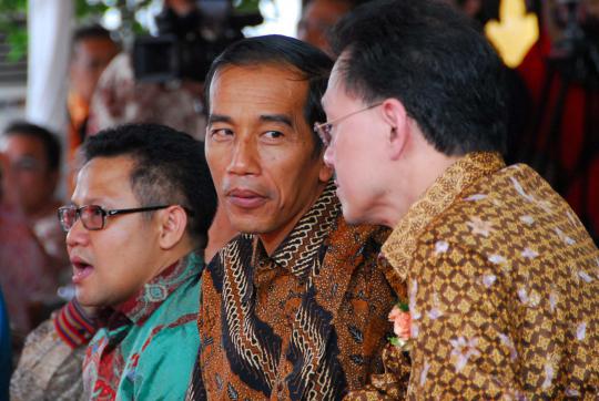 Jokowi bersama 5 menteri melihat lokasi penataan PKL