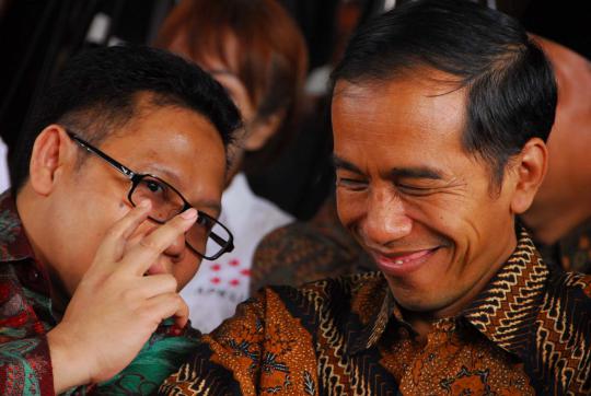 Jokowi bersama 5 menteri melihat lokasi penataan PKL