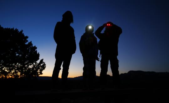 Memburu UFO di tengah kegelapan gurun Arizona