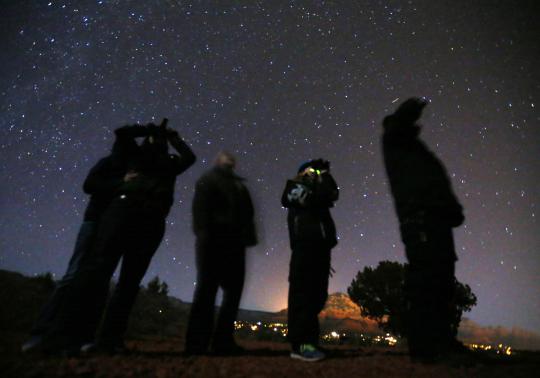 Memburu UFO di tengah kegelapan gurun Arizona