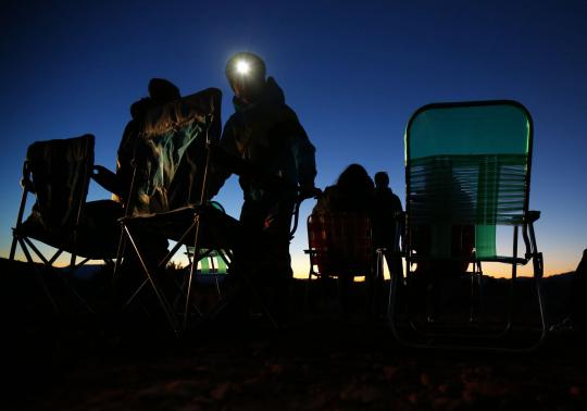 Memburu UFO di tengah kegelapan gurun Arizona