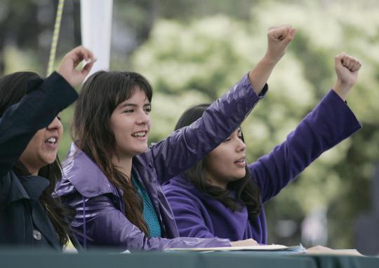  Camila Vallejo, demonstran cantik dari Cile