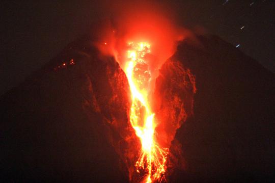 Melihat lebih dekat dahsyatnya letusan Gunung Merapi