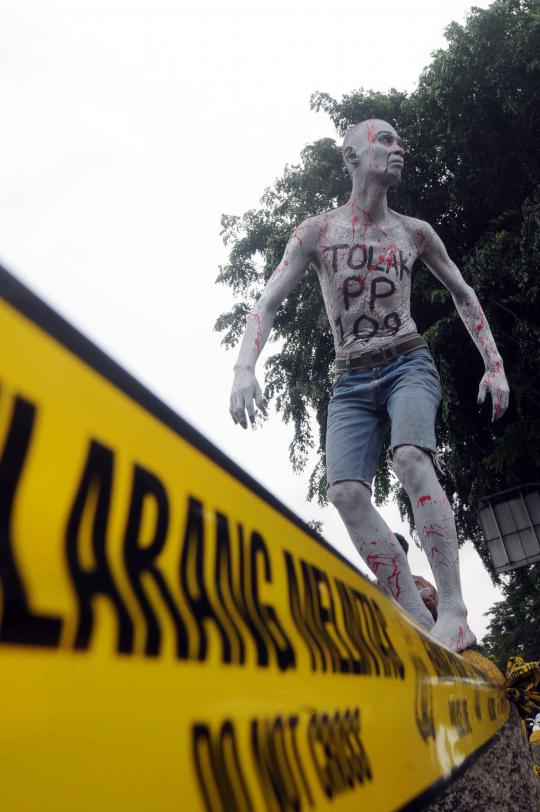 Mahasiswa & pedagang rokok demo tembakau di depan Istana Negara