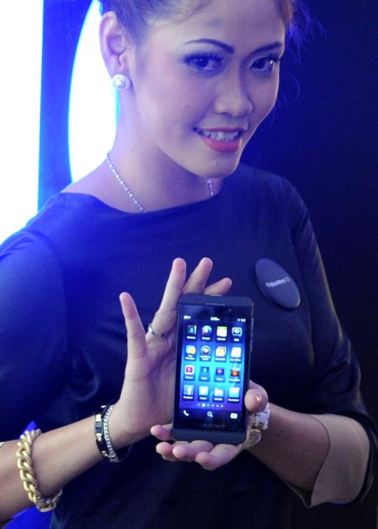 Model cantik di peluncuran Blackberry Z10 di Jakarta