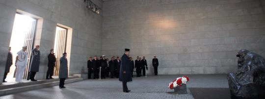 SBY letakkan karangan bunga di Neue Wache Jerman