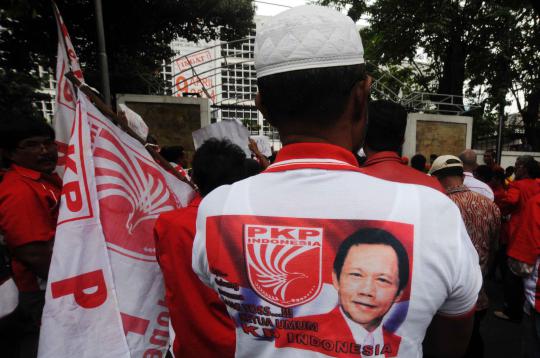 Puluhan massa desak KPU loloskan PKPI di Pemilu 2014