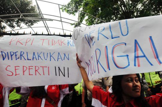 Puluhan massa desak KPU loloskan PKPI di Pemilu 2014