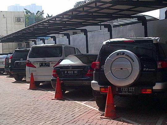 KPK sita 4 mobil milik Ahmad Fathanah