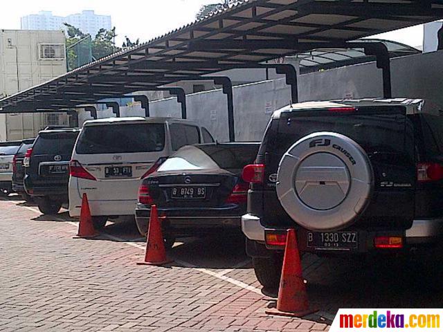 Foto : KPK sita 4 mobil milik Ahmad Fathanah merdeka.com