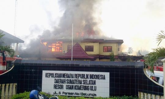 Pembakaran Polres OKU oleh anggota TNI dari Yon Armed 15