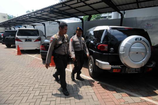 4 Mobil milik Ahmad Fathanah dijaga ketat polisi