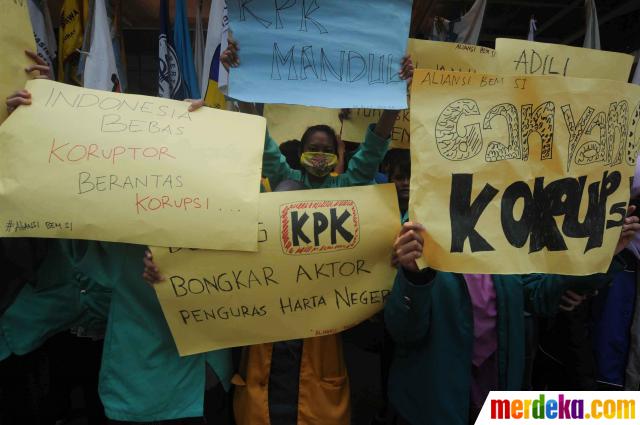 Foto Puluhan Mahasiswa Bem Demo Di Gedung Kpk