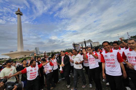 Jokowi ajak ribuan warganya jalan sehat 