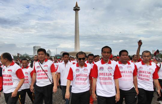 Jokowi ajak ribuan warganya jalan sehat 