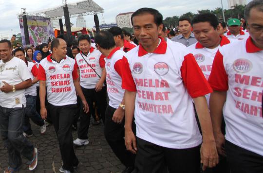 Jokowi ajak ribuan warganya jalan sehat 