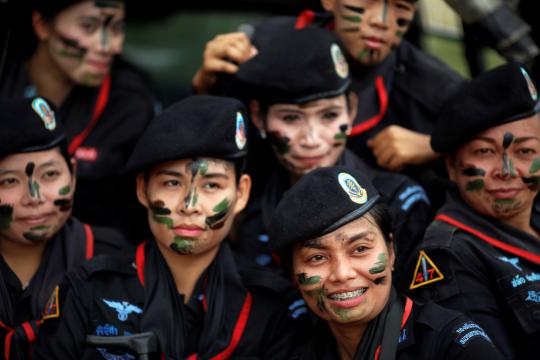 Aksi militer cantik penjaga keamanan Thailand