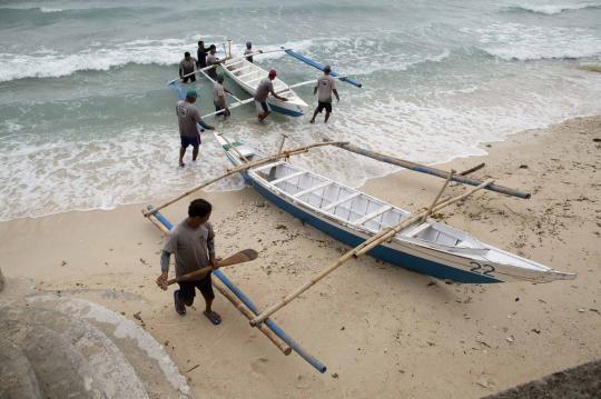 Menikmati alam bawah laut bersama kumpulan ikan hiu paus