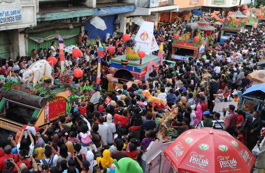 Pawai naga dan ogoh-ogoh warnai jalanan Kota Bogor