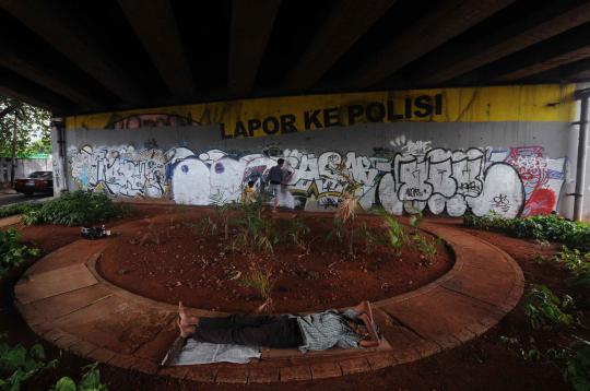 Taman lukisan mural di kolong flyover Tanah Abang