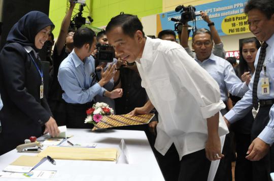 Jokowi serahkan SPT tahunan di Pasar Tanah Abang