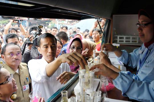 Jokowi bersama BPOM sidak Pasar Klender