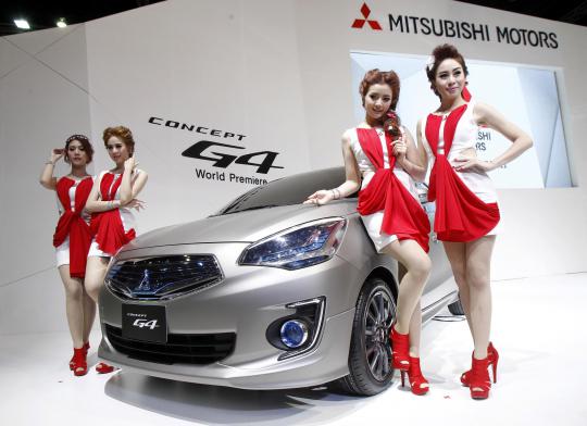 Model cantik hiasi pembukaan Bangkok International Motor Show