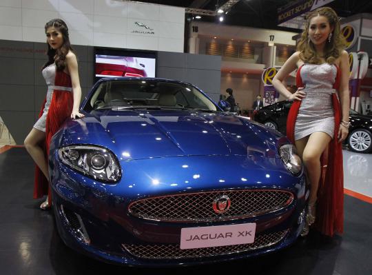 Model cantik hiasi pembukaan Bangkok International Motor Show