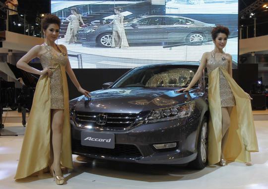 Model cantik hiasi pembukaan Bangkok International Motor Show