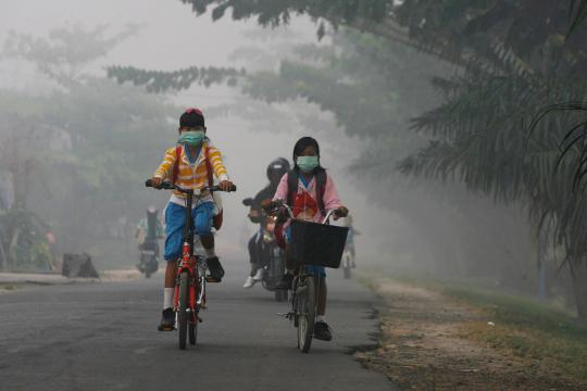 Perjuangan berat para murid menuju sekolah