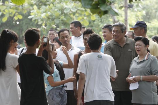 SBY dan Ibu Ani jogging bersama para warga di Nusa Dua Bali