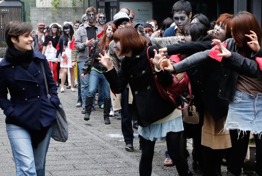 50 Warga Tokyo berubah jadi "Zombie"