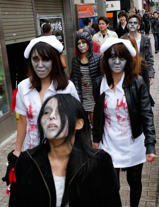 50 Warga Tokyo berubah jadi "Zombie"