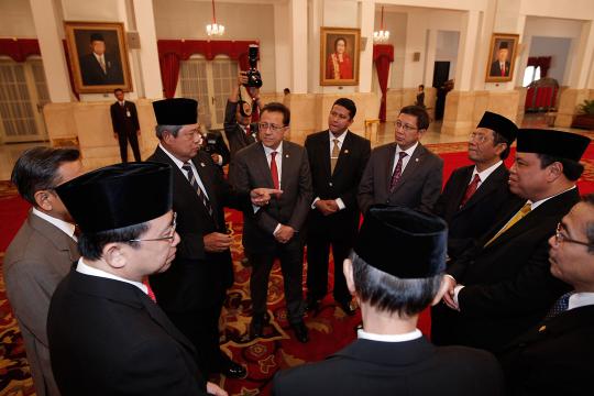 Presiden SBY ambil sumpah Hakim Konstitusi