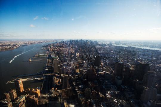 Melihat panorama Kota New York dari puncak Gedung WTC