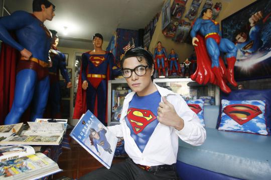 Pria ini rela operasi plastik wajahnya mirip Superman