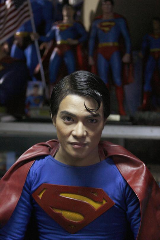 Pria ini rela operasi plastik wajahnya mirip Superman