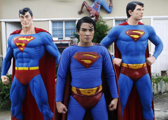 Pria ini rela operasi plastik wajahnya mirip Superman