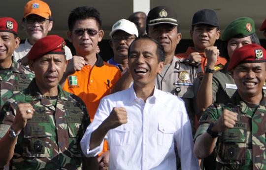 Jokowi bersama Kopassus tinjau Kali Ciliwung