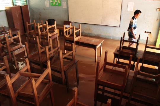 Kelas terendam banjir, MTS Negeri 13 diliburkan