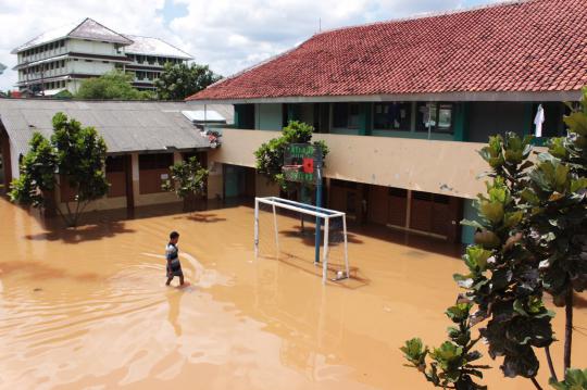 Kelas terendam banjir, MTS Negeri 13 diliburkan