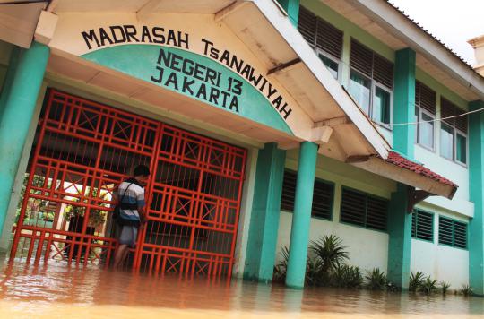 Kelas terendam banjir, MTS Negeri 13 diliburkan